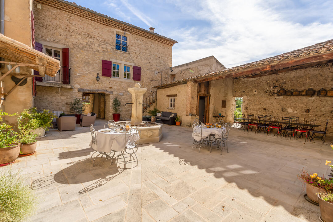 Stunning Mas with Two Pools and a View near Mont Ventoux 6 - Bastide Saint-Pierre: Villa: Exterior