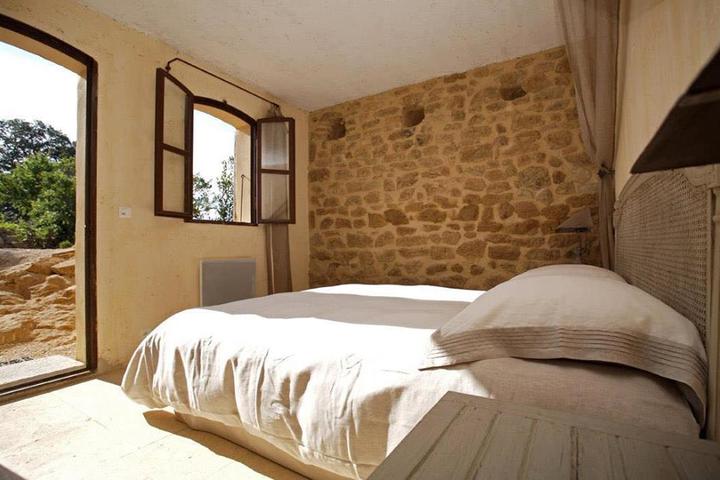 4 - Mas de Beaumes: Villa: Bedroom