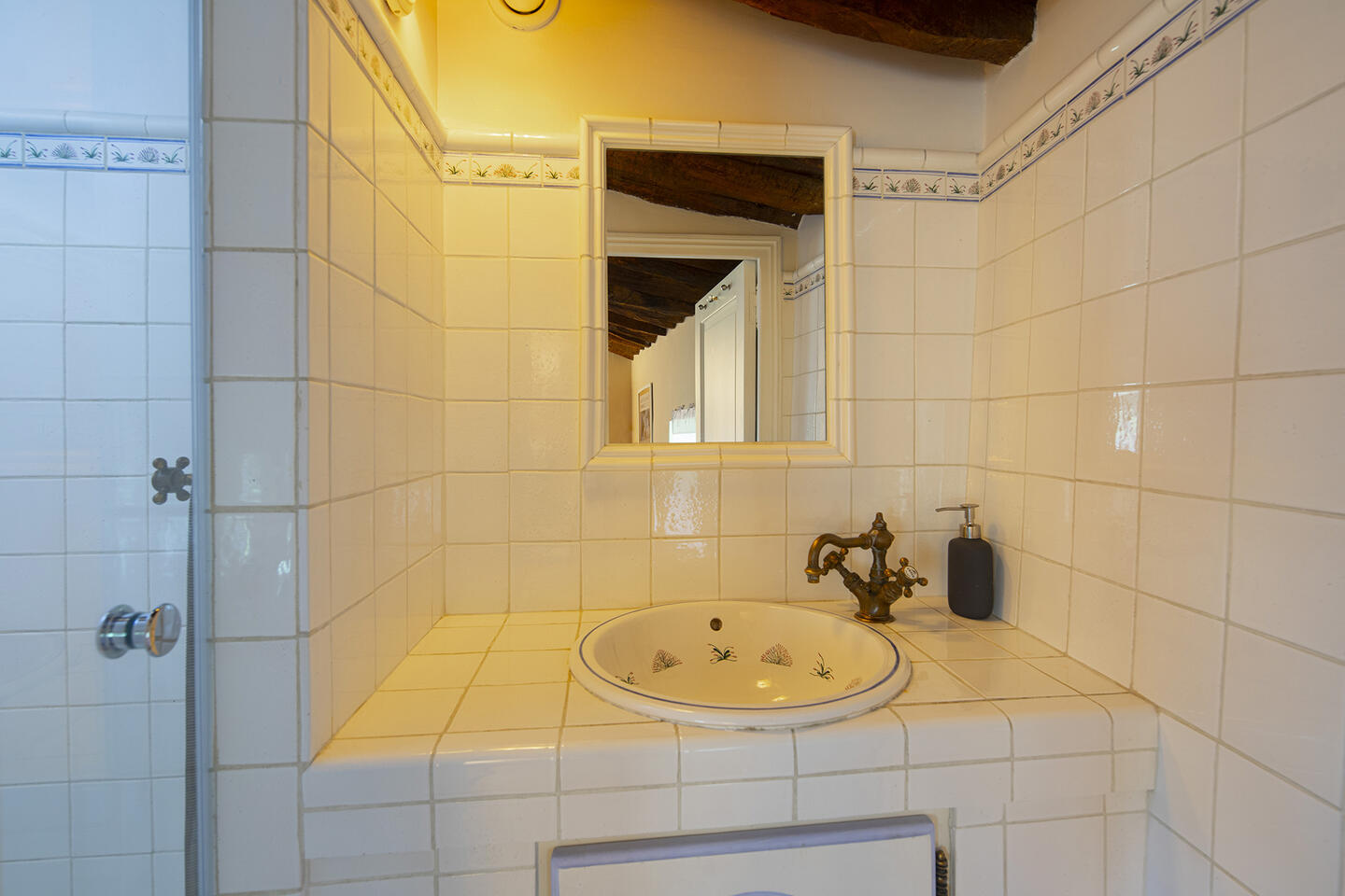 24 - Maison de Village: Villa: Bathroom