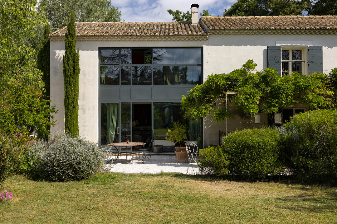 Magnificent Mas with independent annexes in the heart of the Alpilles 5 - Mas du Figuier: Villa: Exterior