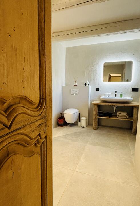30 - Mas d\'Images: Villa: Bathroom