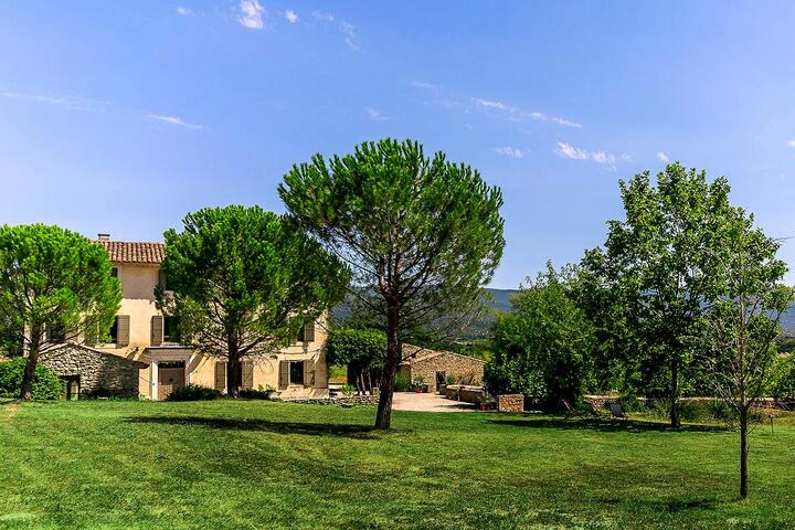 Superb Bastide with Heated Pool in the heart of the Luberon
