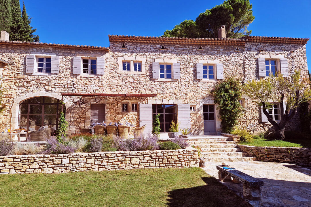 Beautifully restored Farmhouse with Heated Pool in the Luberon 4 - Mas Vaudois: Villa: Exterior