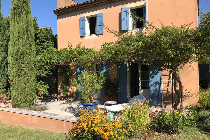 Authentic holiday rental with a private pool in the Luberon