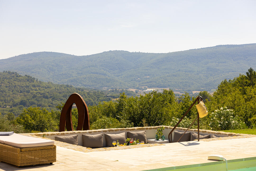 Magnifique propriété dans la campagne de Viens, avec vue panoramique 7 - Combe des Fougères: Villa: Exterior