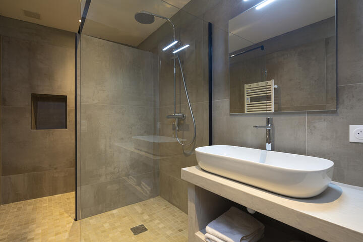 28 - Mas Alpilles: Villa: Bathroom