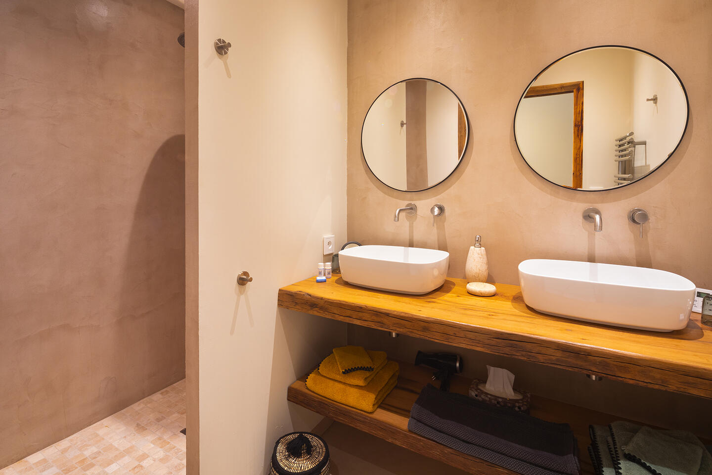37 - Mas de Provence: Villa: Bathroom