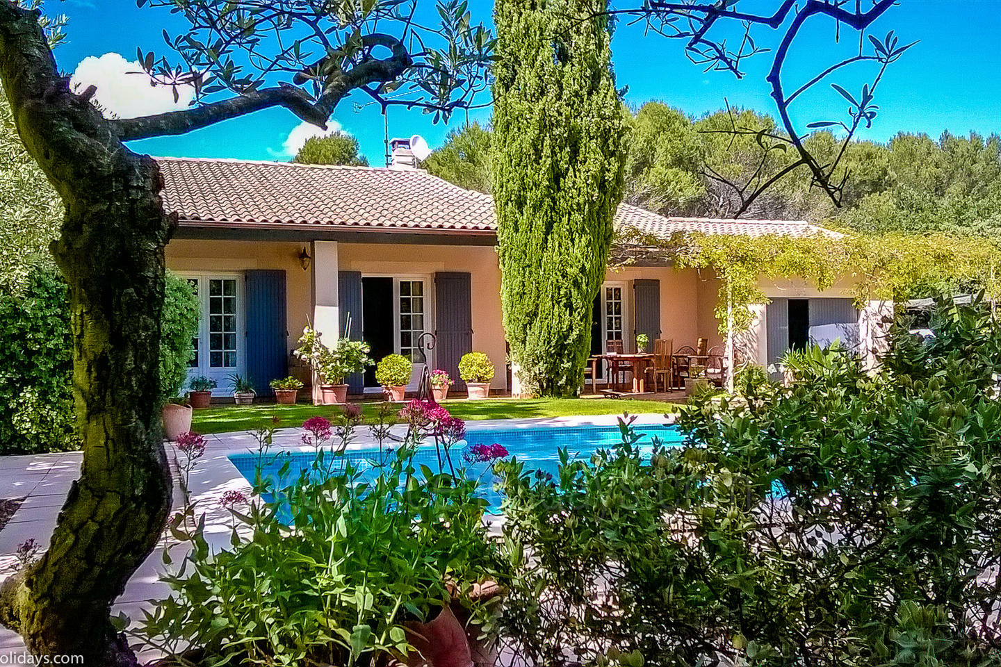Charming Holiday Rental with Private Pool in the Luberon 13 - Chez Jackie: Villa: Exterior