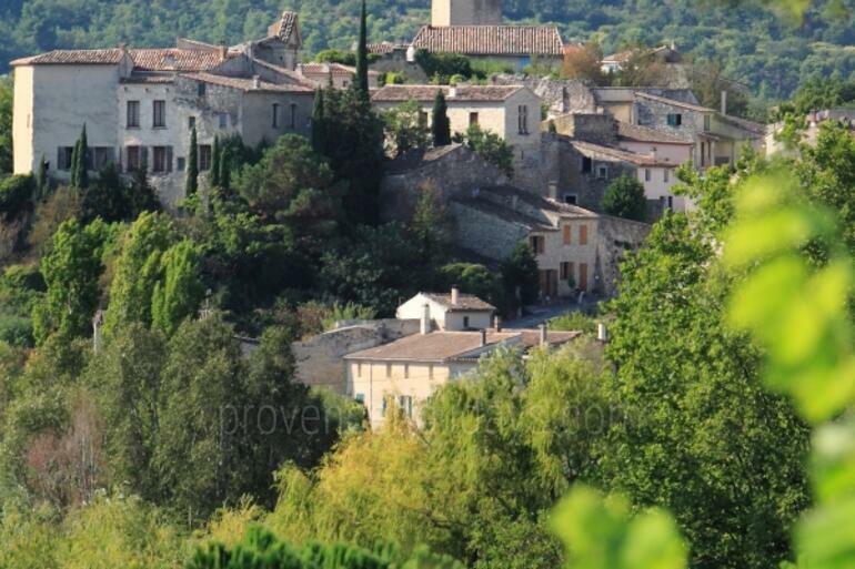 3582 - Le village de Mormoiron, Vaucluse, Provence