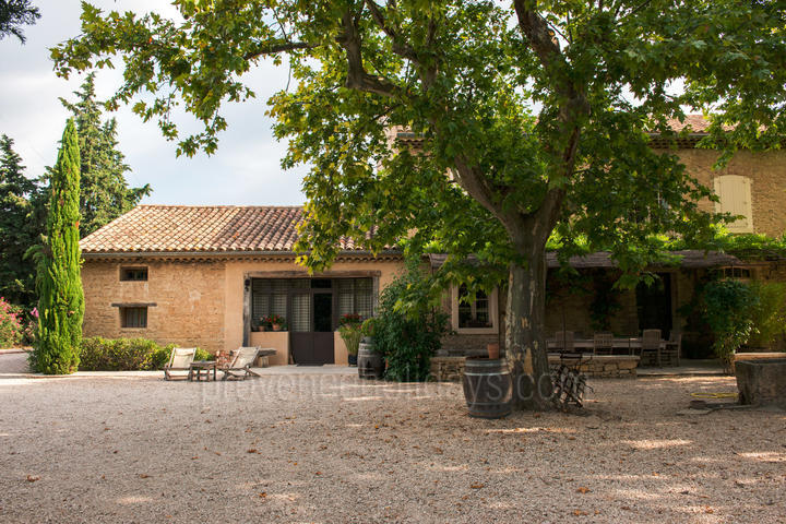 Charmantes Ferienhaus mit Klimaanlage in Avignon 3 - Chez Audrey: Villa: Exterior
