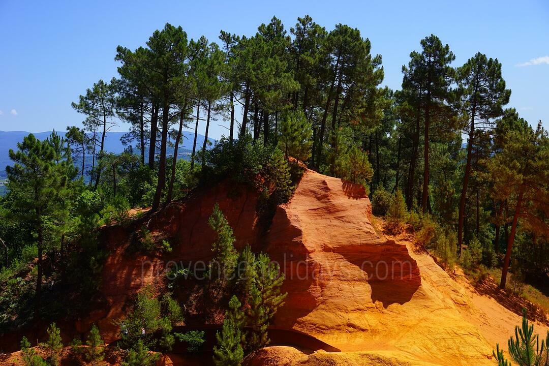 Hiking in Roussillon