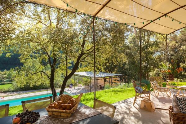 Luxe villa met verwarmd zwembad in Pernes-les-Fontaines