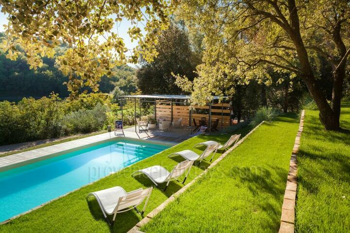 Villa familiale avec piscine chauffée et vue panoramique à Pernes-les-Fontaines