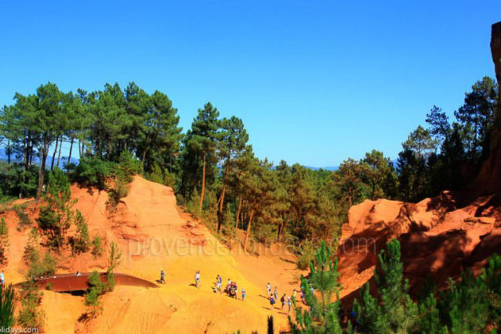 Hiking in Roussillon, Luberon : Sentier des Ocres