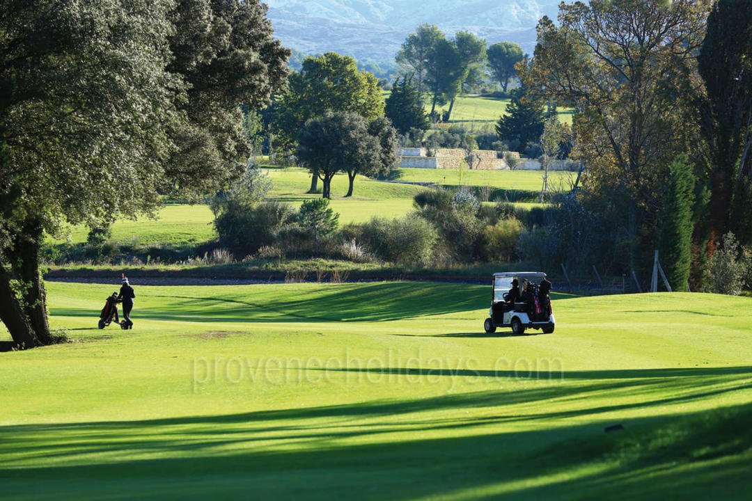 Golf Courses in Les Baux de Provence