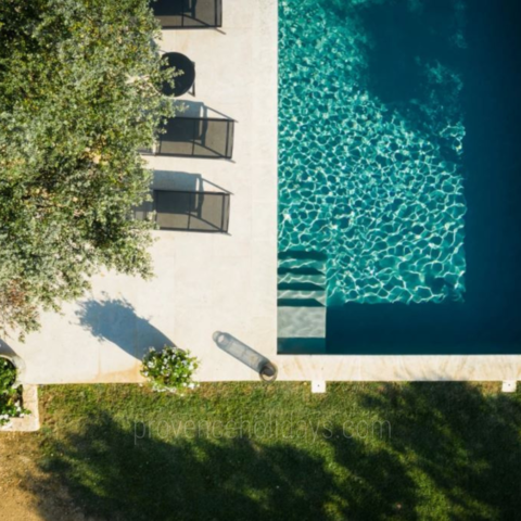 Quel que soit le temps, vous pourrez passer vos vacances d'été au bord de la piscine de la Villa Daurèio grâce à sa piscine chauffée.