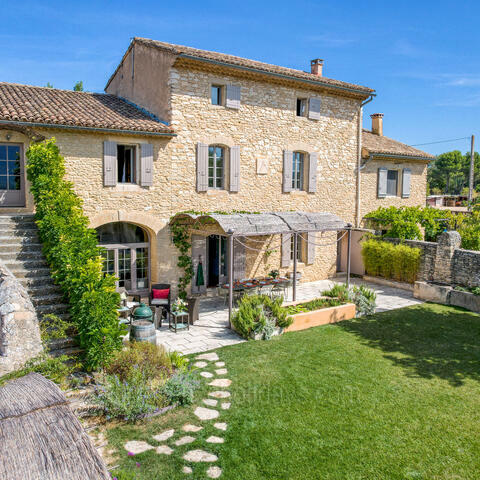 New to the Provence Holidays portfolio, Mas d'Antoine features a beautiful heated pool, summer lounge and panoramic views of the Luberon valley.
