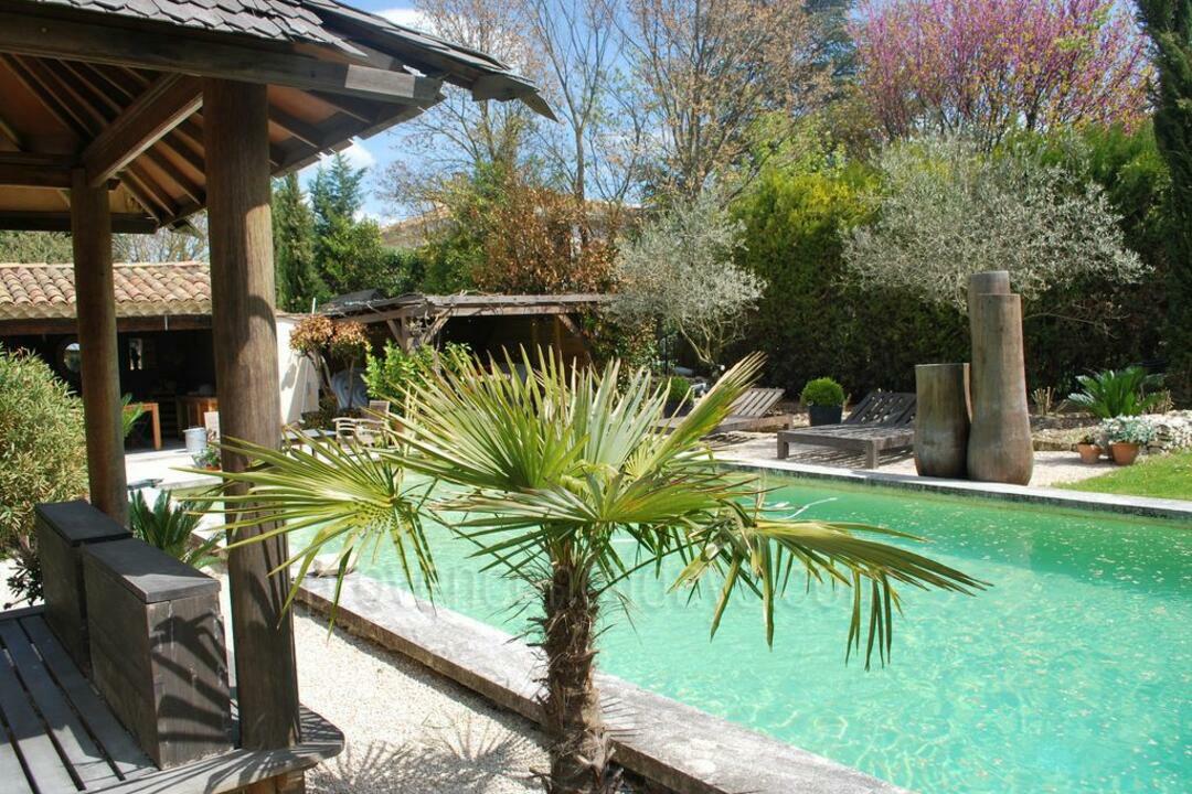 Interior-designed Traditional Provençal Farmhouse Mas de Puyricard: Swimming Pool - 15