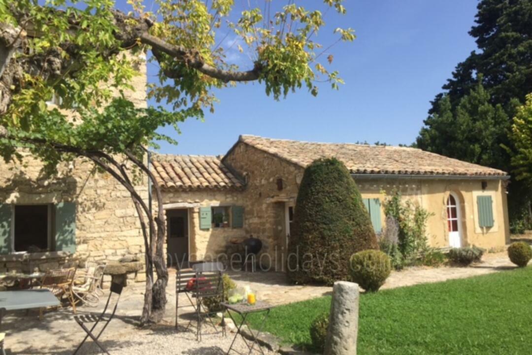 Mas provençal du XIXe siècle situé au milieu des vignes 6 - Mas de Charla: Villa: Exterior