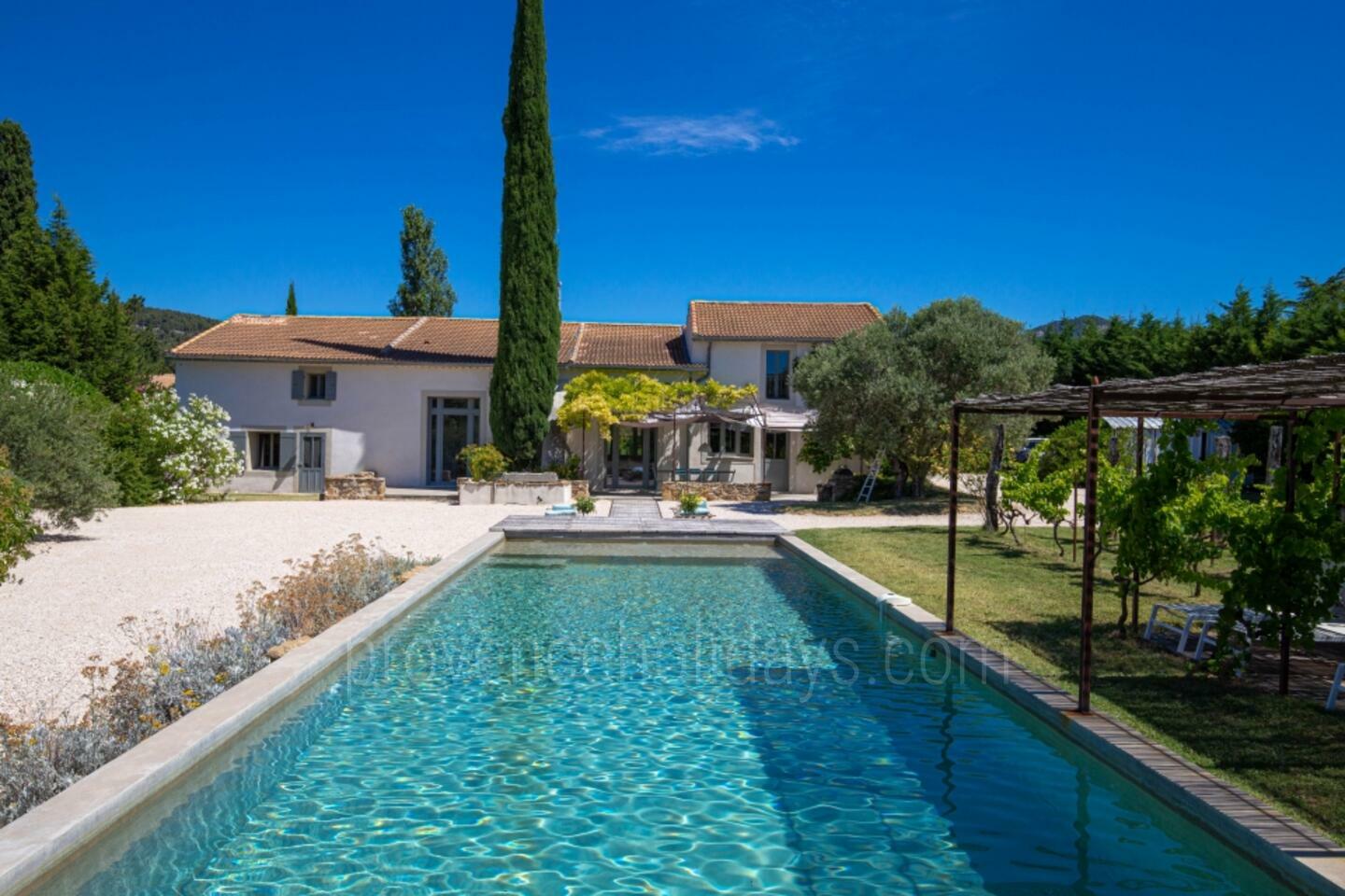 Modern Holiday Rental Within Walking Distance to the Village Villa Beaumes: Exterior - 12
