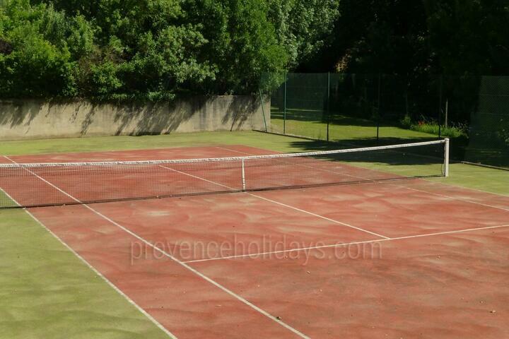 Superb Farmhouse with Private Tennis Court near Bonnieux
