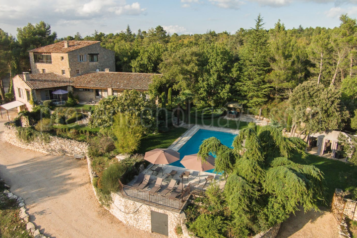 Large Holiday Home with Heated Pool in the Luberon