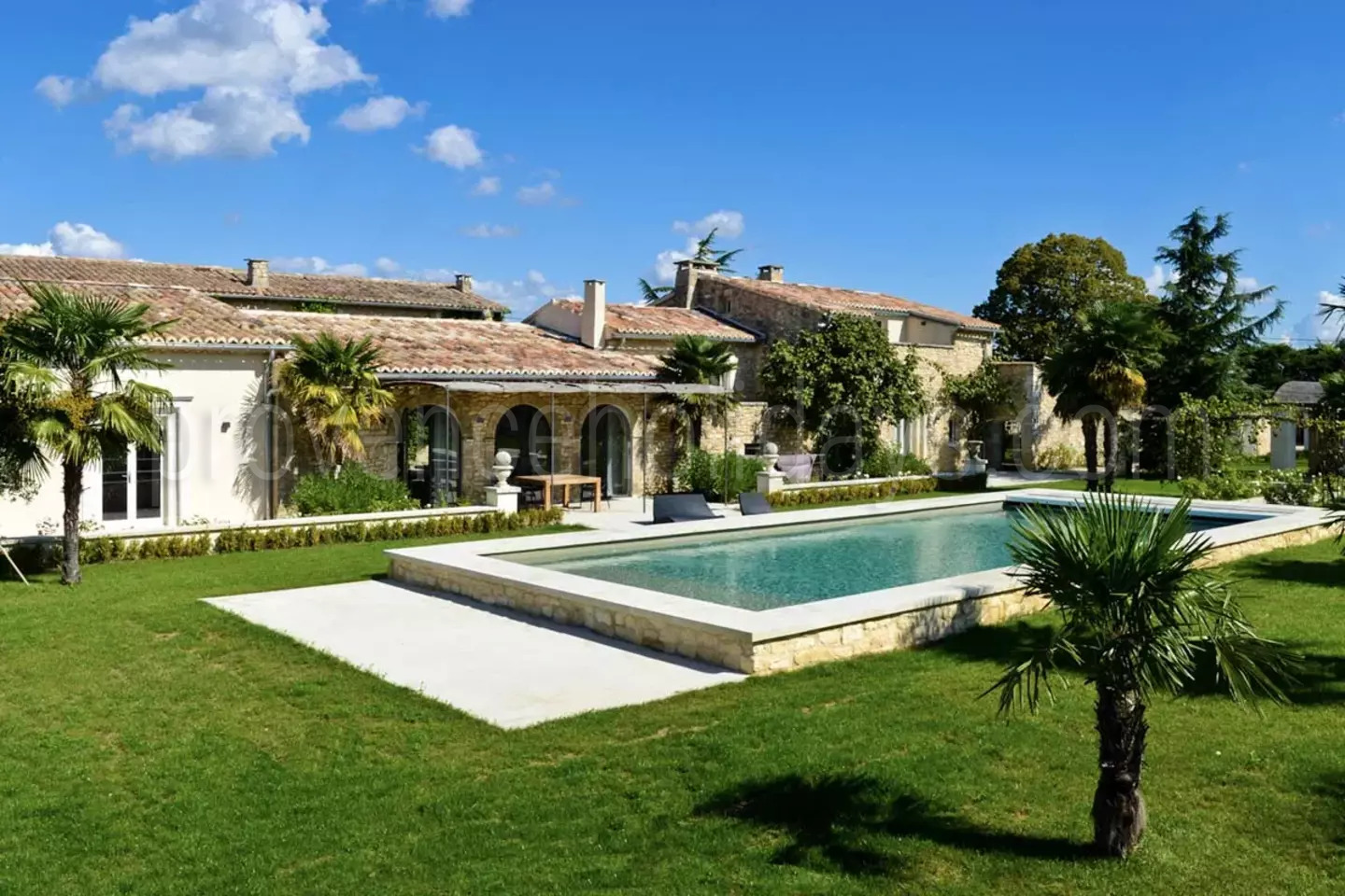 Property for sale with exceptional view 1 - Bonnieux Mas: Villa: Exterior