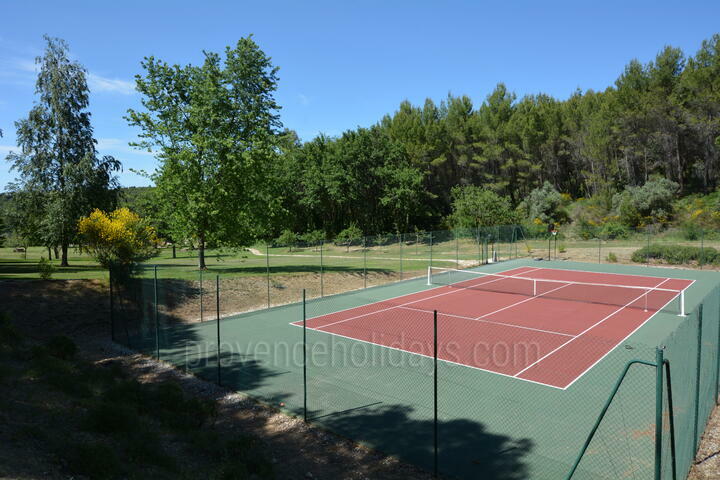 Superbe maison de vacances avec court de tennis à Carpentras 3 - Mas Carpentras: Villa: Exterior