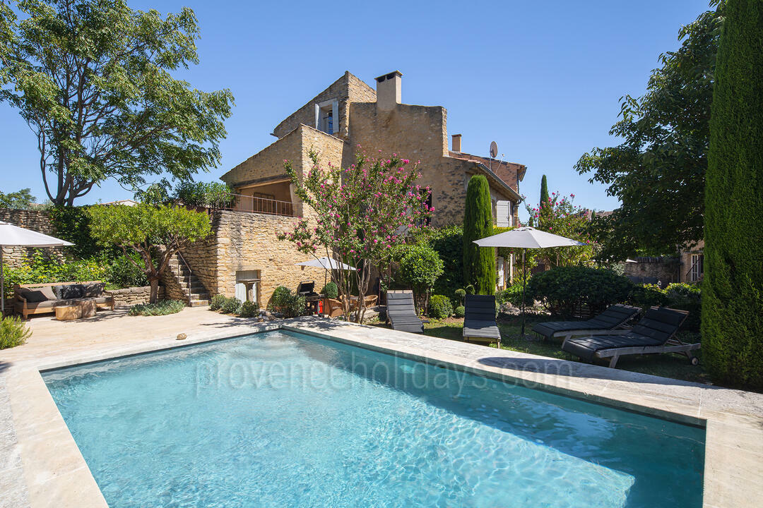 Elegant Farmhouse For Sale in the Heart of the Luberon 4 - Mas Cabrières: Villa: Exterior