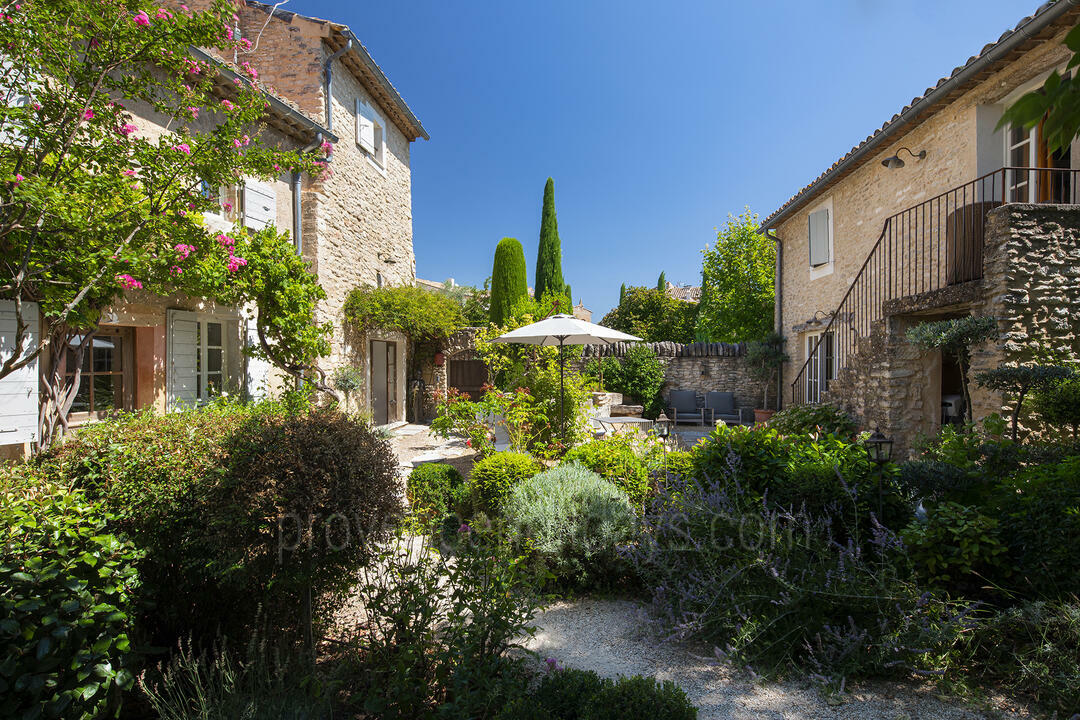 Elegantes Bauernhaus im Herzen des Luberon zu verkaufen 5 - Mas Cabrières: Villa: Exterior
