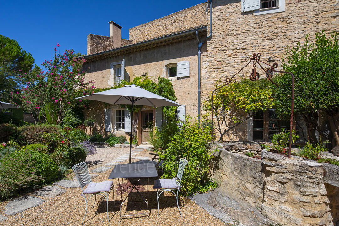 Elegant Farmhouse For Sale in the Heart of the Luberon 6 - Mas Cabrières: Villa: Exterior