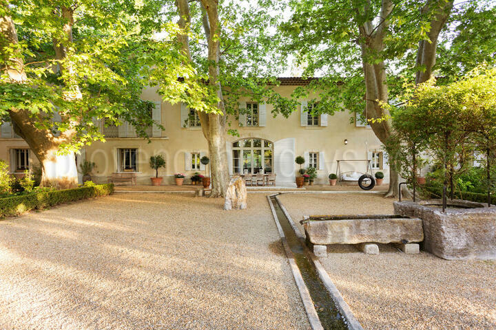 Atemberaubendes Anwesen mit sechs Schlafzimmern und privatem Tennisplatz in der Nähe von Saint-Rémy 3 - Eden Provençal: Villa: Exterior