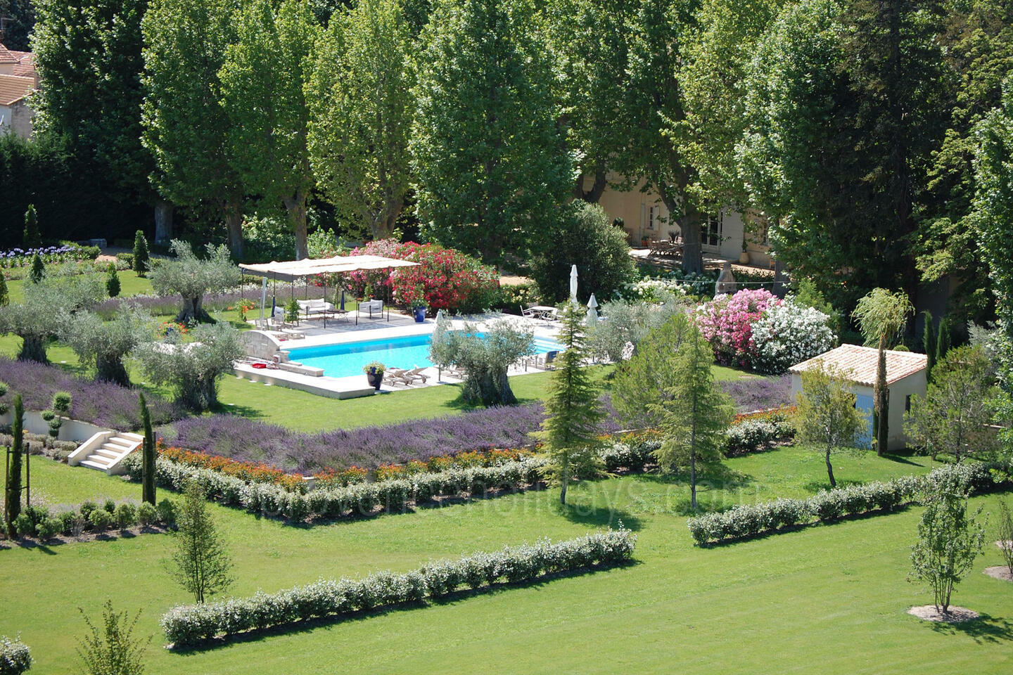 Stunning Property with six bedrooms, Private Tennis Court near Saint-Rémy 1 - Eden Provençal: Villa: Exterior