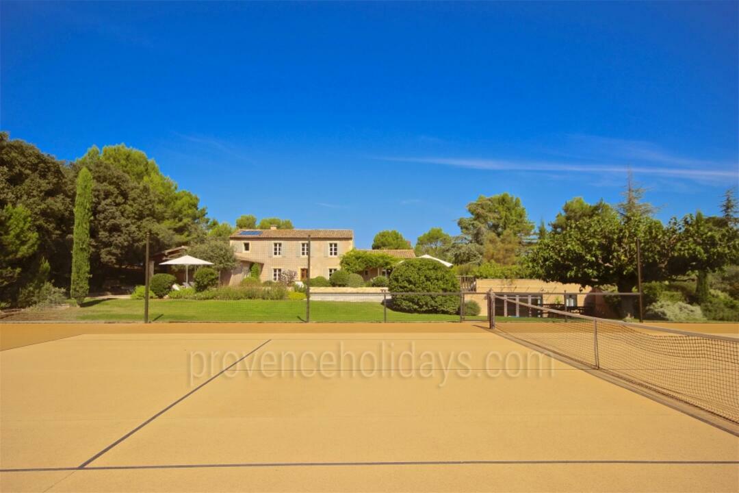 Maison de vacances avec son court de tennis privé à Eygalières 4 - Mas Tranquil: Villa: Exterior
