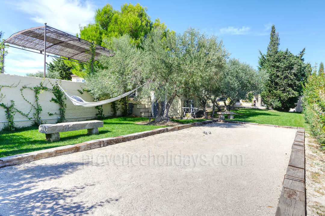 Beautiful Villa with Heated Pool near Fontvieille 5 - Le Mas des Olives: Villa: Exterior