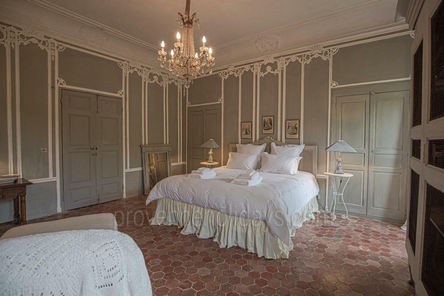 92 - Château de Gignac: Villa: Bedroom