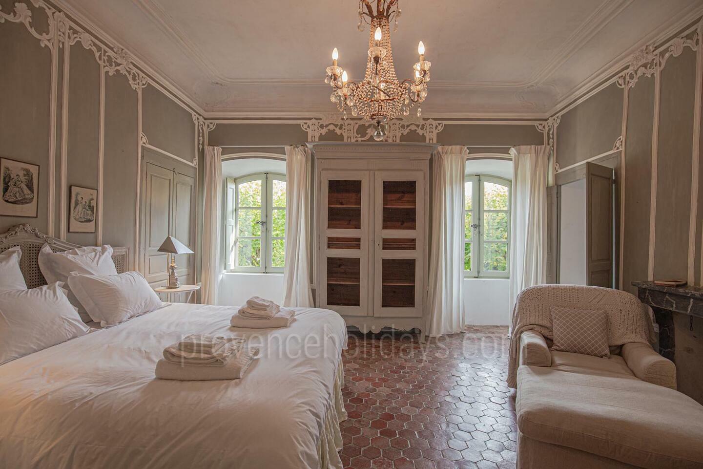 6 - Château de Gignac: Villa: Bedroom