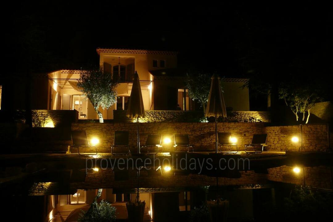 Maison de vacances de charme avec piscine privée près de Gordes 6 - Le Mas des Cigales: Villa: Exterior