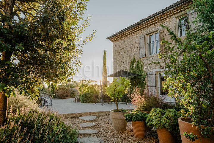 Luxury Holiday Home with Heated Pool in Gordes