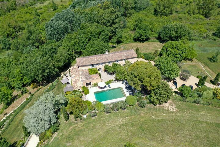Magnificent Property in Goult with Large Heated Pool 2 - Mas Goult: Villa: Exterior