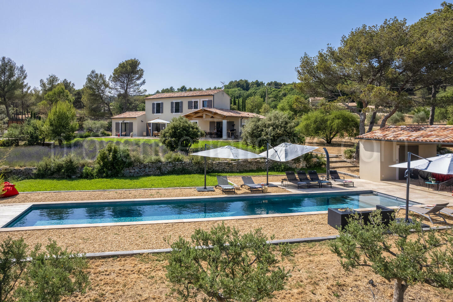 Charming Holiday Rental with Heated Pool in the Luberon Maison Poulinas: Villa - 1
