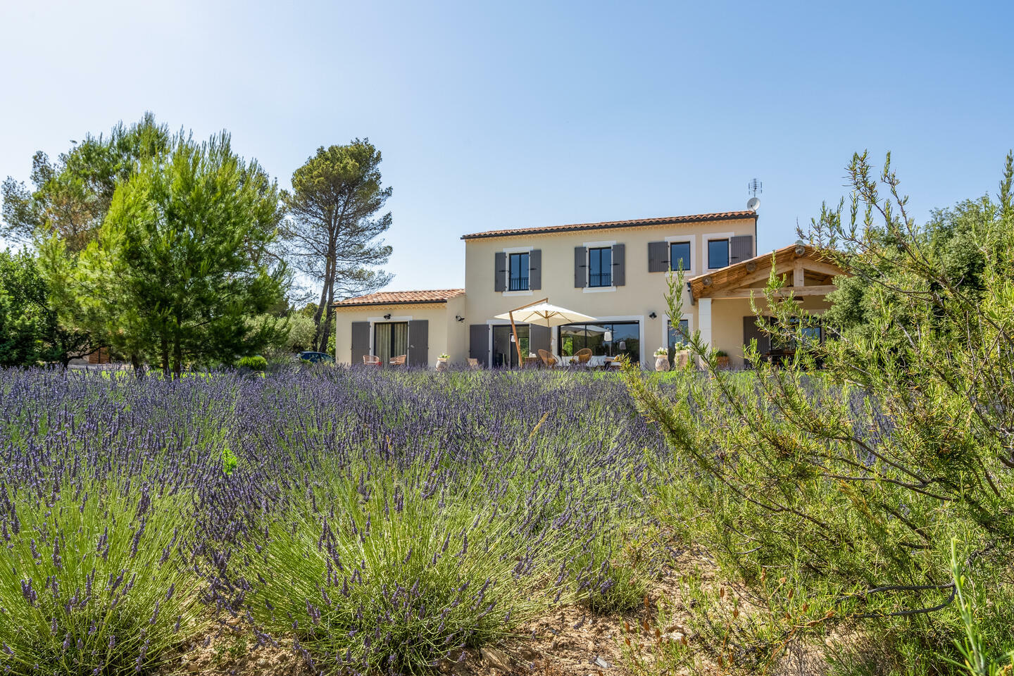 Charming Holiday Rental with Heated Pool in the Luberon -1 - Maison Poulinas: Villa: Exterior