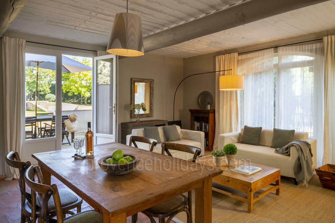 Fully-Renovated Cottage with Heated Pool in Joucas 6 - La Petite Maison: Villa: Interior