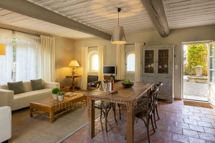 Cottage entièrement rénové avec piscine privée à Joucas 2 - La Petite Maison: Villa: Interior