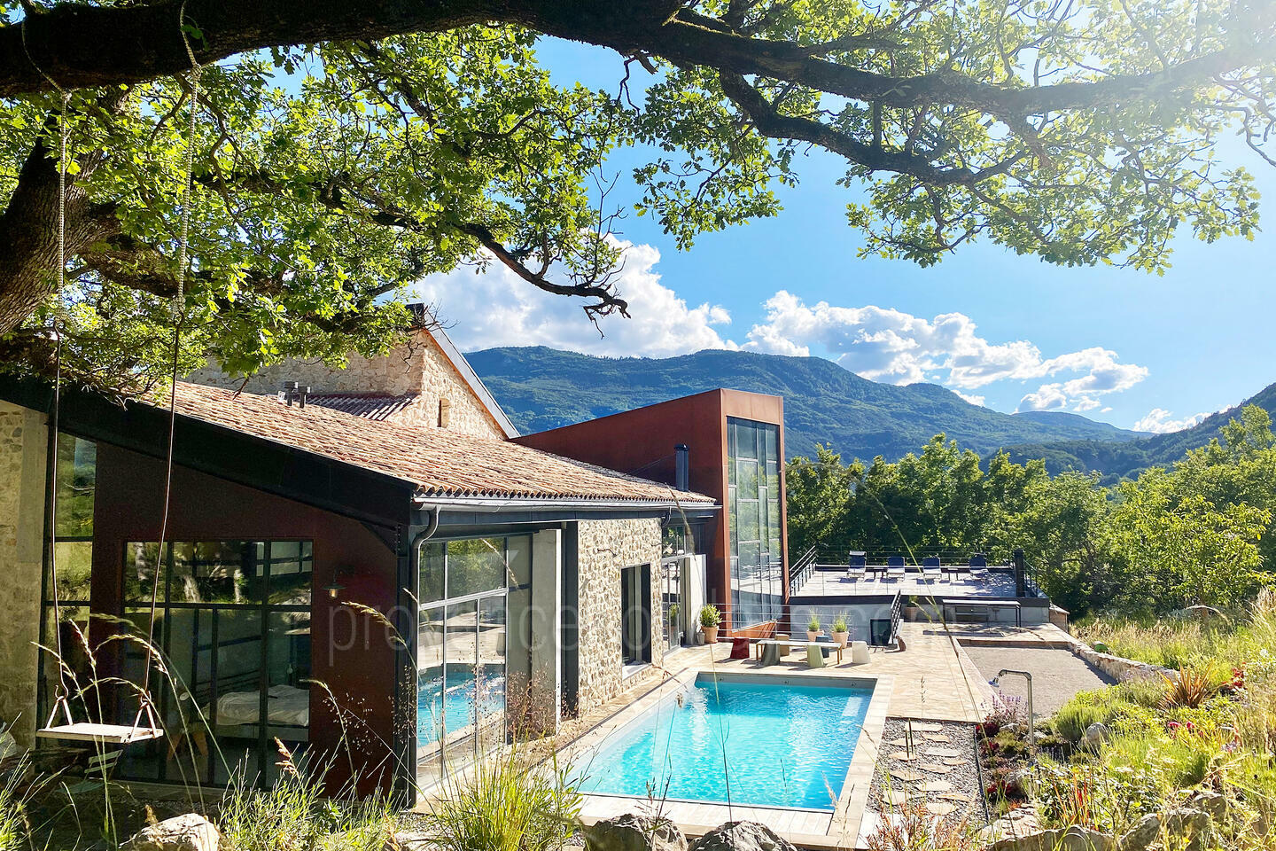 Unieke luxe villa met verwarmd zwembad in La Beaume -1 - Mas Villard: Villa: Pool