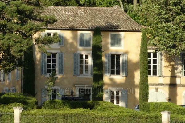 Stunning Bastide with Private Tennis Court close to Lourmarin