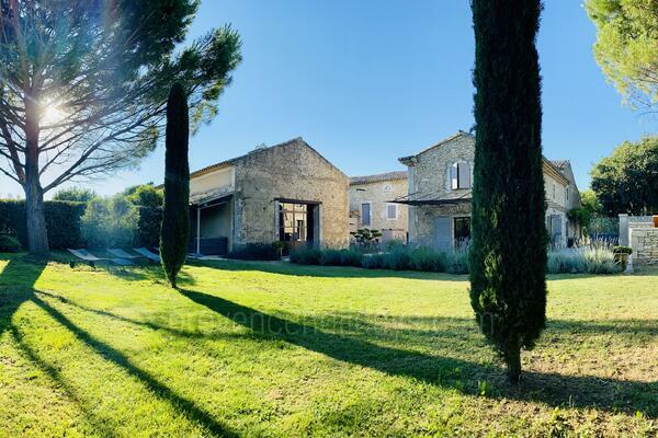 Contemporary Holiday Home with Air Conditioning in Ménerbes