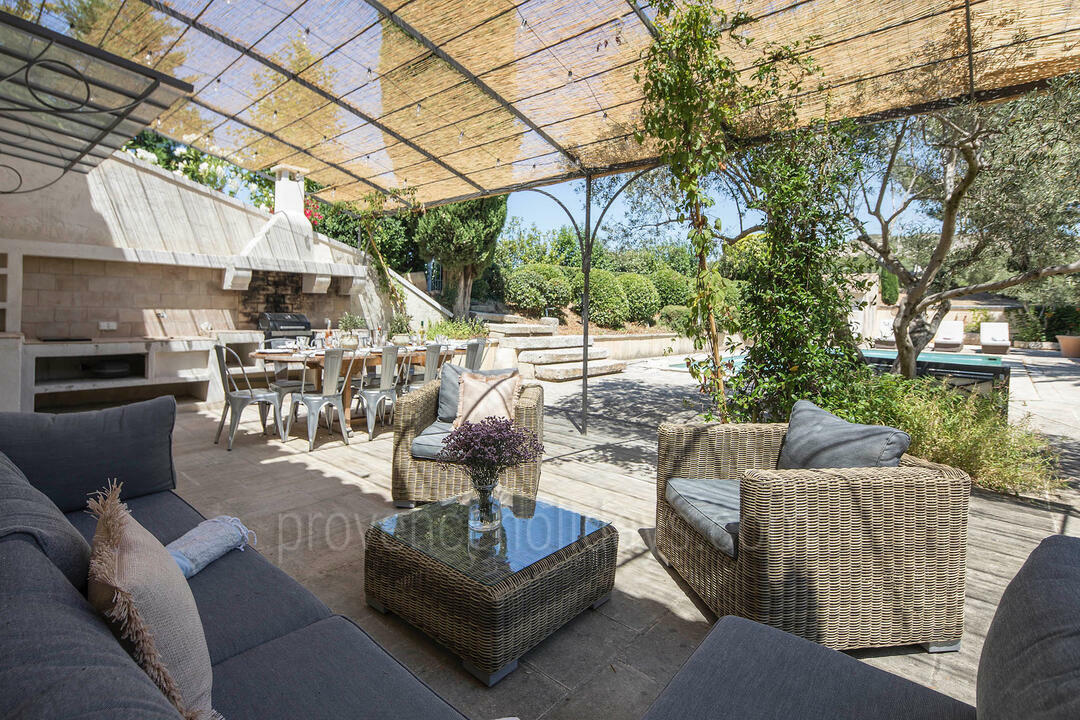 Lovingly Restored Mas with Heated Pool in the Alpilles 5 - Mas Mouriès: Villa: Exterior