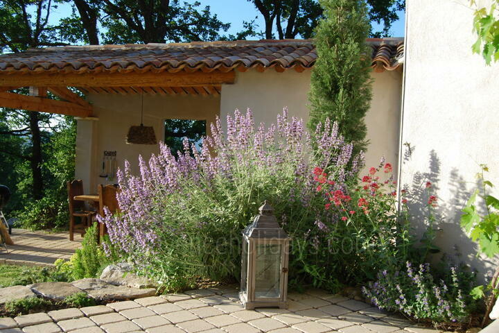 Location de vacances moderne avec climatisation dans le Luberon 15 - Maison Oppède: Villa: Exterior