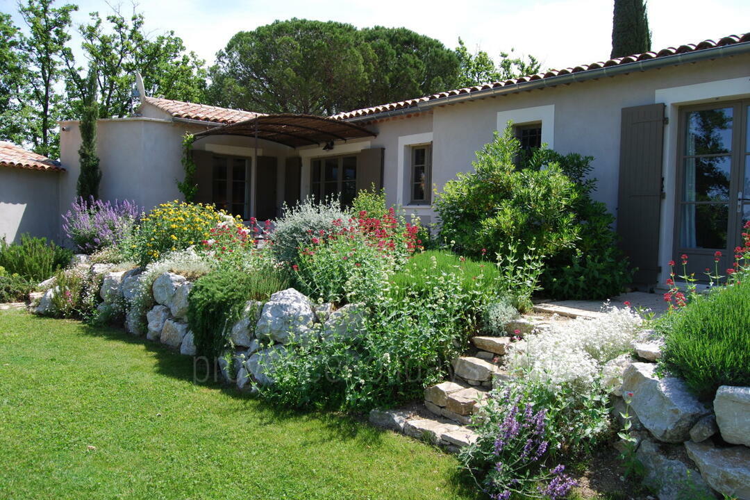 Location de vacances moderne avec climatisation dans le Luberon 16 - Maison Oppède: Villa: Exterior